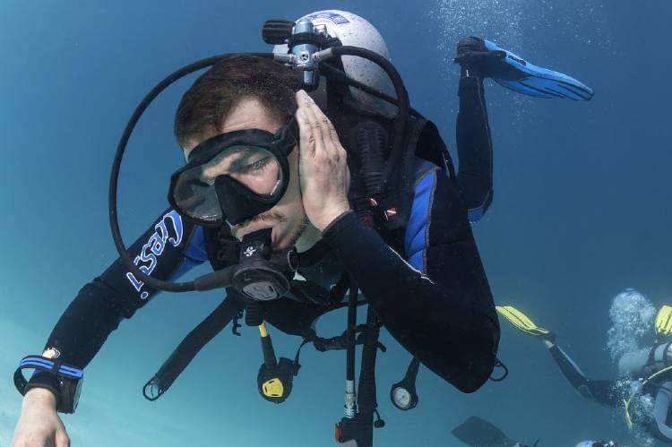 scuba diving after perforated eardrum