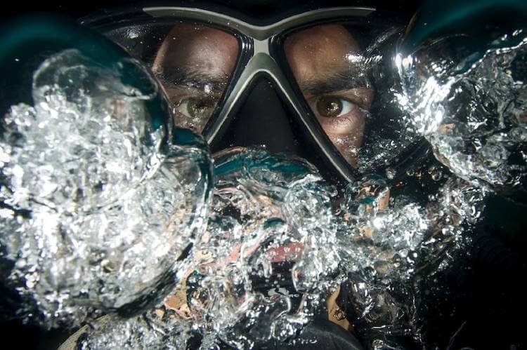 diving with contact lenses