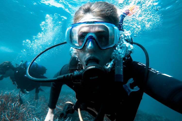 scuba diving with glasses