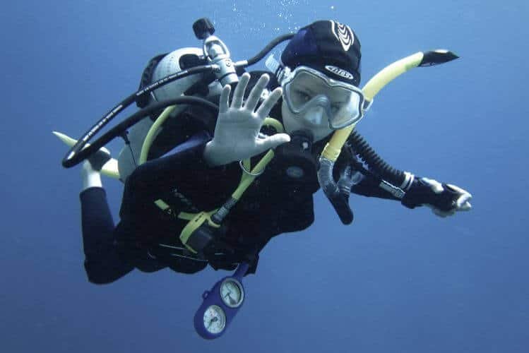 can 8 year old scuba dive