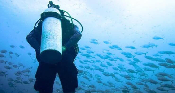 achieve neutral buoyancy