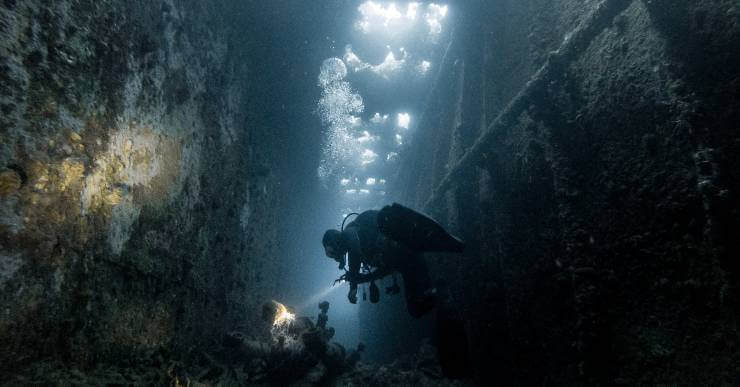 deep sea wreck diving