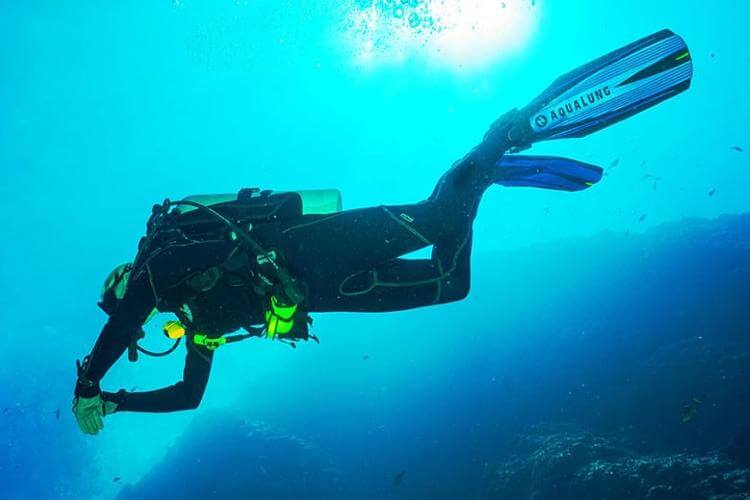 travel fins for scuba diving