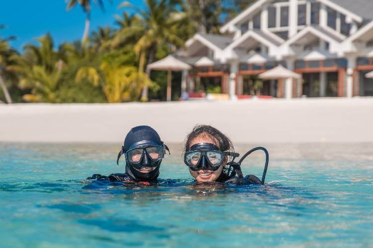 couple on a scuba trip