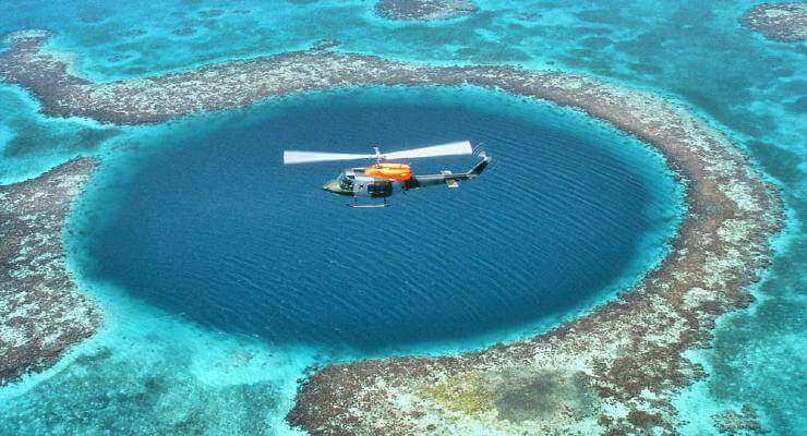 the great blue hole in belize