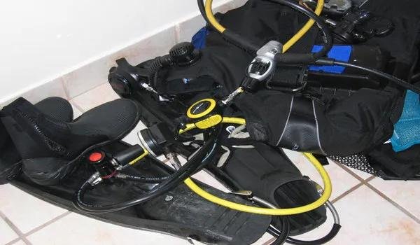 weight of scuba diving equipment