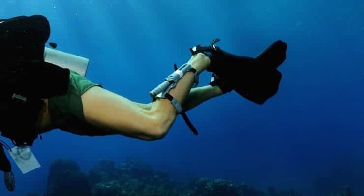 where to put a dive knife