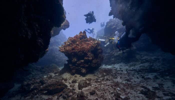 diving in palancar caves