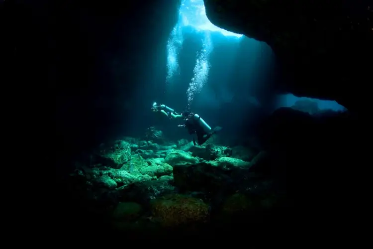 what is cave diving