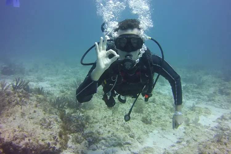 need poop while scuba diving